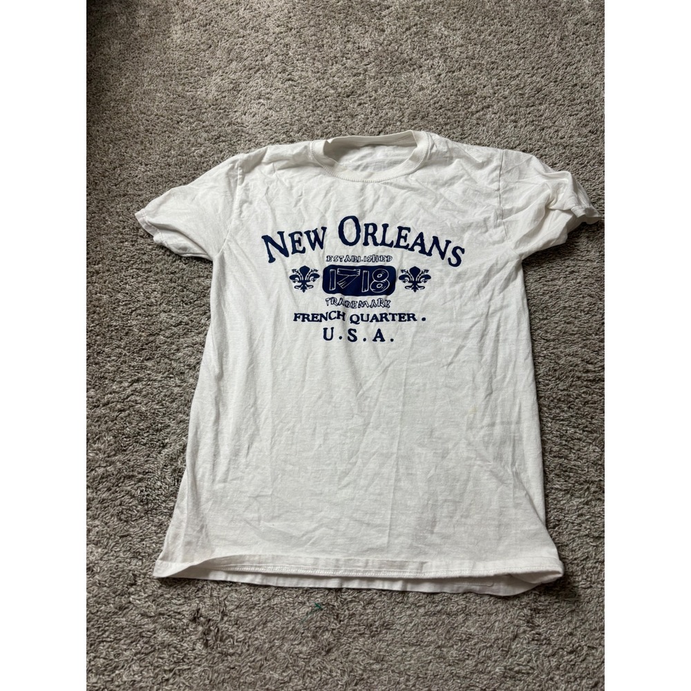 New Orleans French Quarter 1718 Souvenir T-Shirt White Navy Graphic Tee